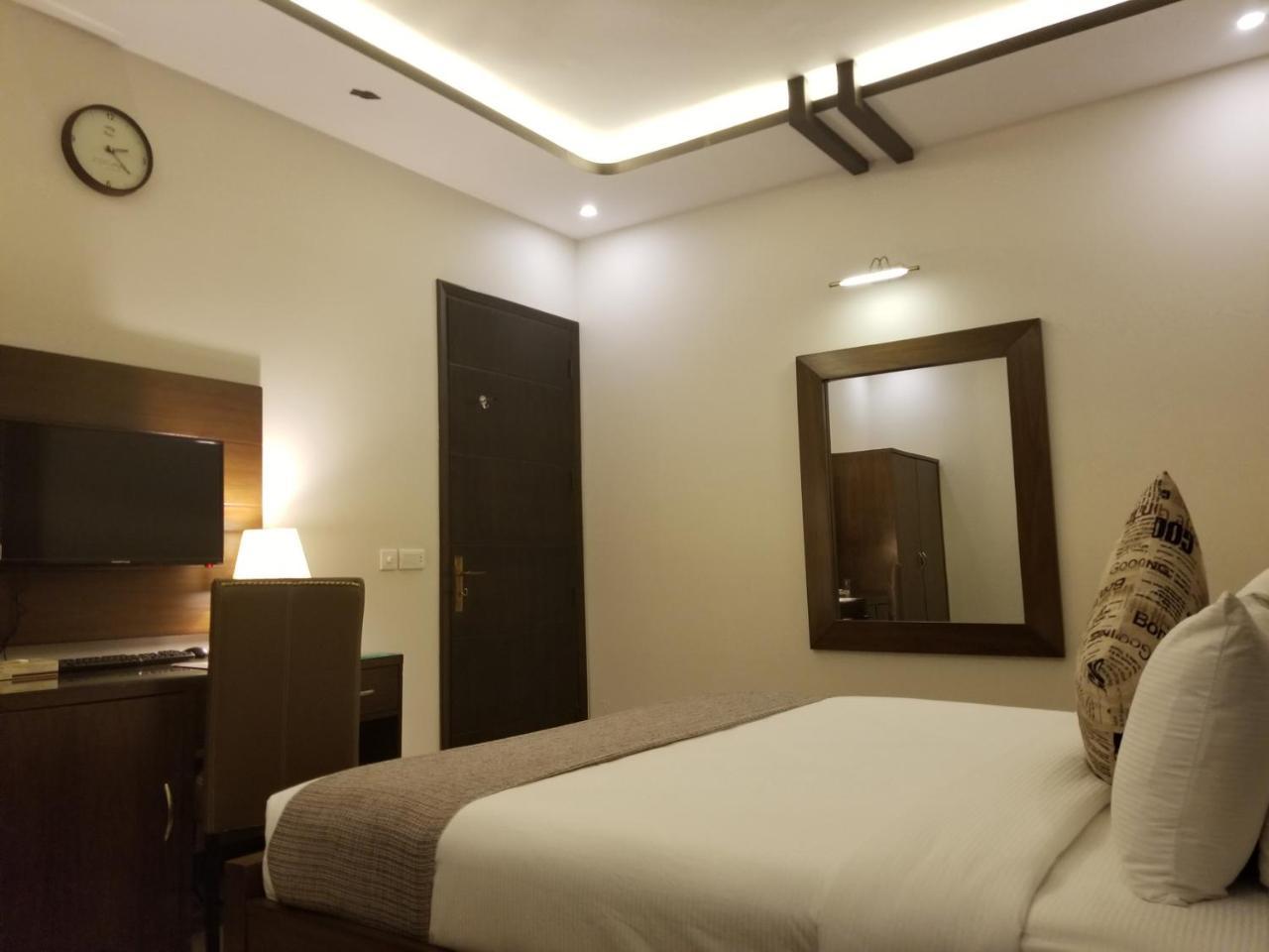 Zifan Hotel&Suites Karáčí Exteriér fotografie
