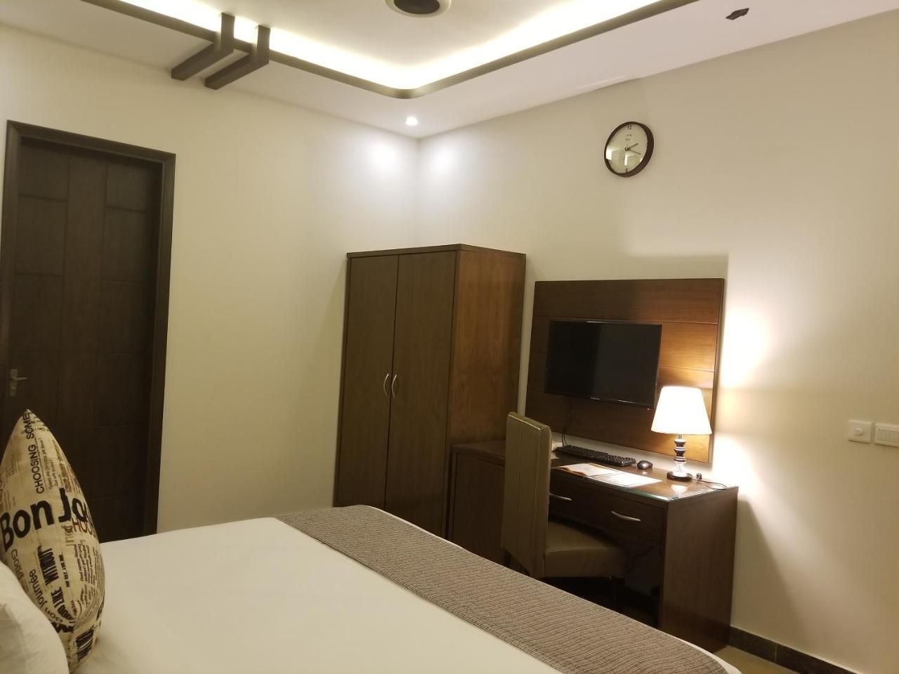 Zifan Hotel&Suites Karáčí Exteriér fotografie